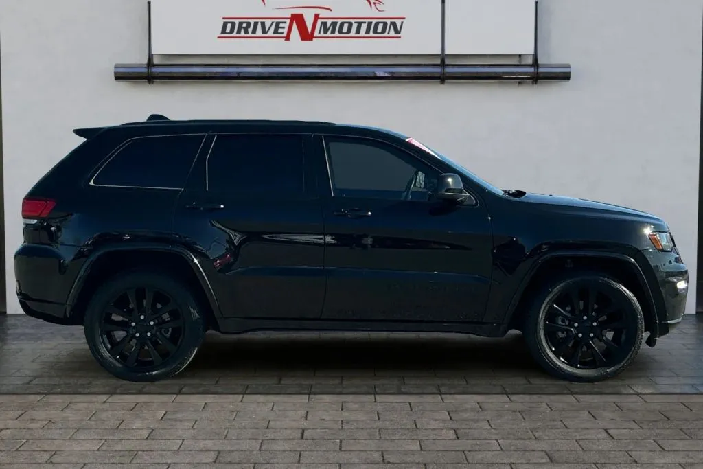 Another view of 2018 Jeep Grand Cherokee Altitude Sport Utility 4D for sale in Rio Rancho, NM at Drive N-Motion Rio Rancho