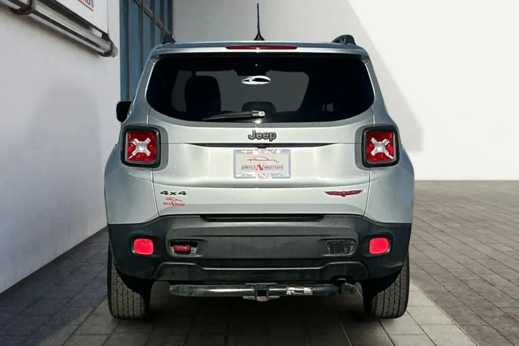 More photos of 2016 Jeep Renegade Trailhawk Sport Utility 4D at Drive N-Motion Rio Rancho, NM