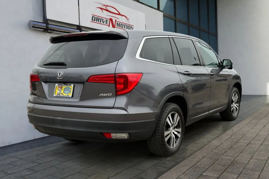 More photos of 2017 Honda Pilot EX-L w/RES Sport Utility 4D at Drive N-Motion Rio Rancho, NM