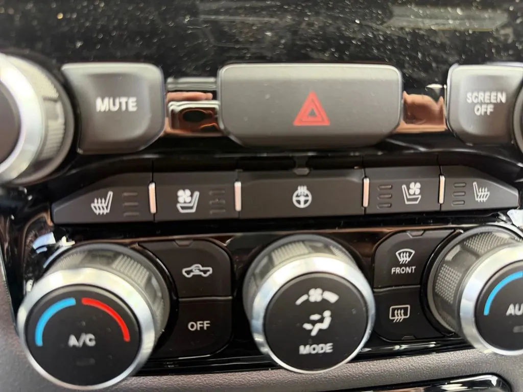 2020 RAM Ram 1500 Pickup Laramie - Photo 33