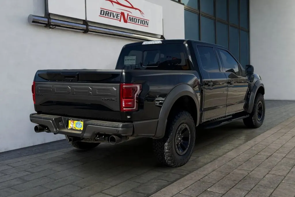 More photos of 2018 Ford F-150 SuperCrew Cab Raptor Pickup 4D 5 1/2 ft at Drive N-Motion Rio Rancho, NM