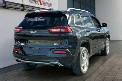 More photos of 2017 Jeep Cherokee Overland Sport Utility 4D at Drive N-Motion Rio Rancho, NM