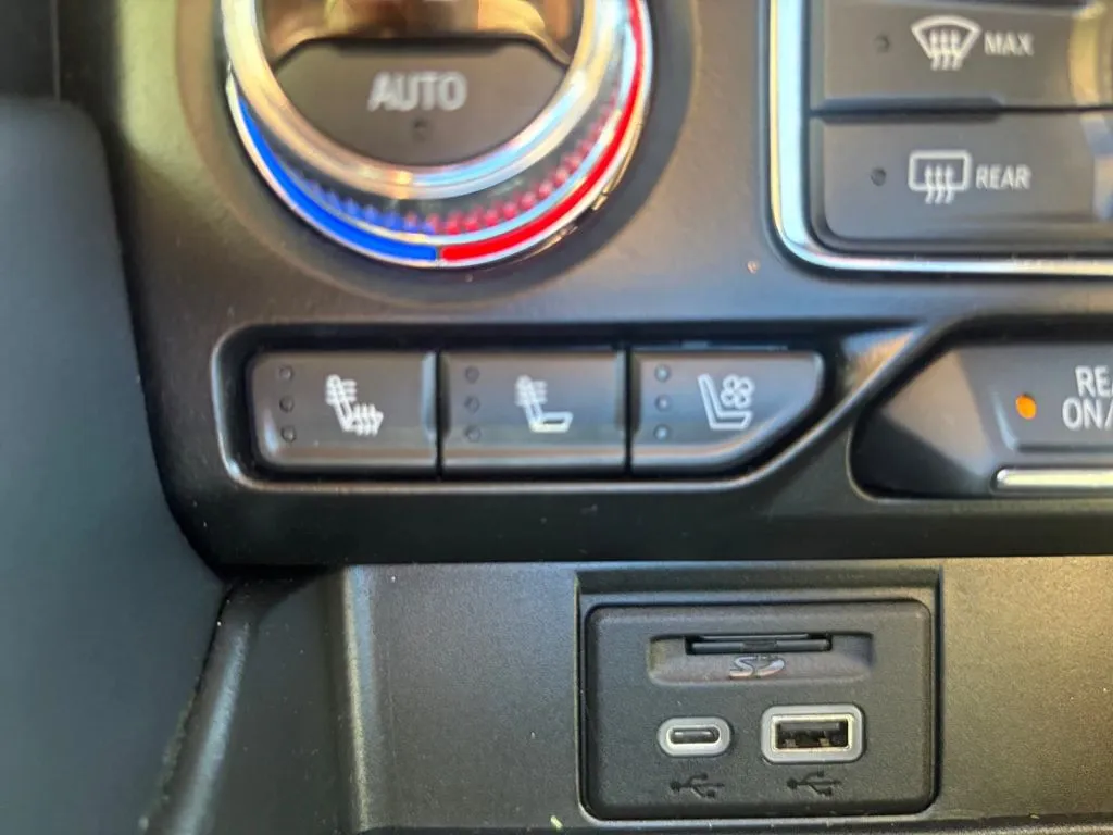 2021 GMC Yukon AT4 - Photo 25