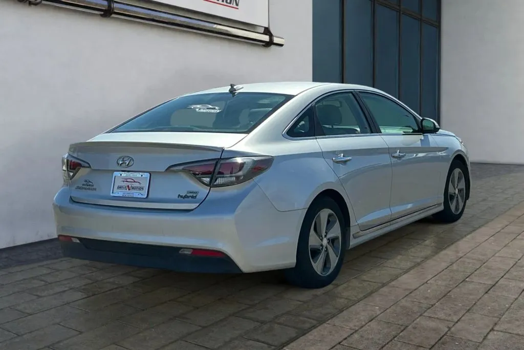 More photos of 2016 Hyundai Sonata Hybrid Limited Sedan 4D at Drive N-Motion Rio Rancho, NM