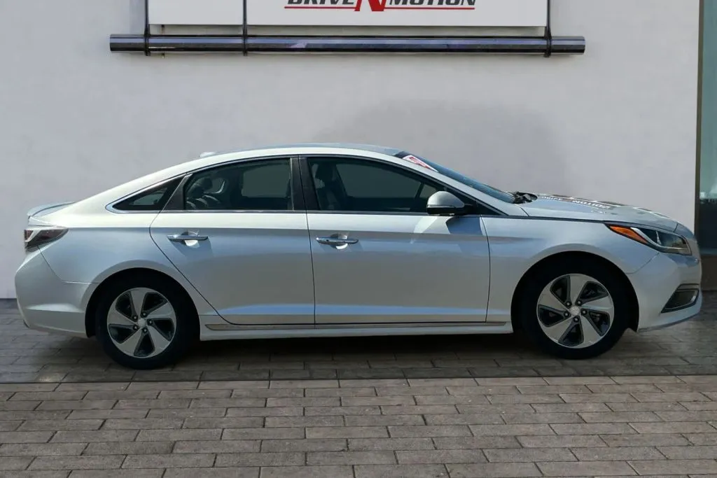 Another view of 2016 Hyundai Sonata Hybrid Limited Sedan 4D for sale in Rio Rancho, NM at Drive N-Motion Rio Rancho