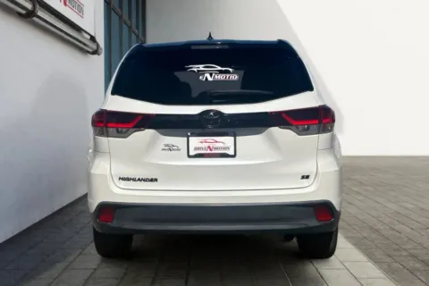 More photos of 2019 Toyota Highlander SE Sport Utility 4D at Drive N-Motion Rio Rancho, NM