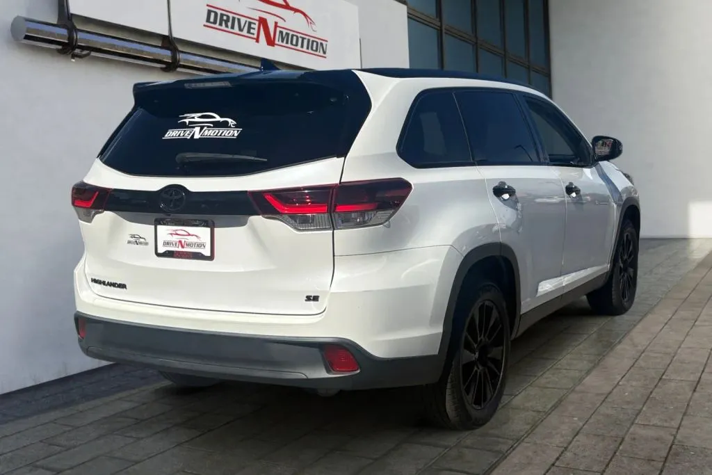 More photos of 2019 Toyota Highlander SE Sport Utility 4D at Drive N-Motion Rio Rancho, NM
