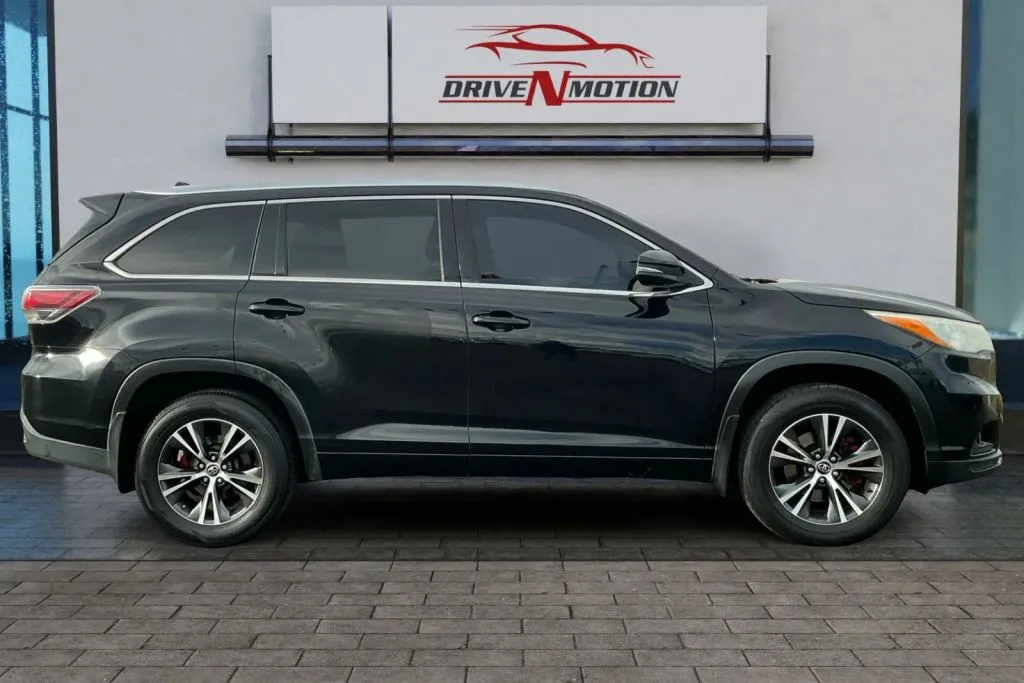 More photos of 2016 Toyota Highlander XLE Sport Utility 4D at Drive N-Motion Rio Rancho, NM