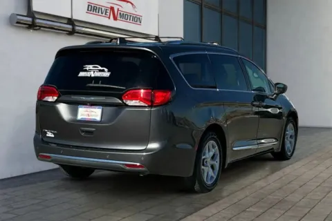 More photos of 2017 Chrysler Pacifica Touring-L Plus Minivan 4D at Drive N-Motion Rio Rancho, NM