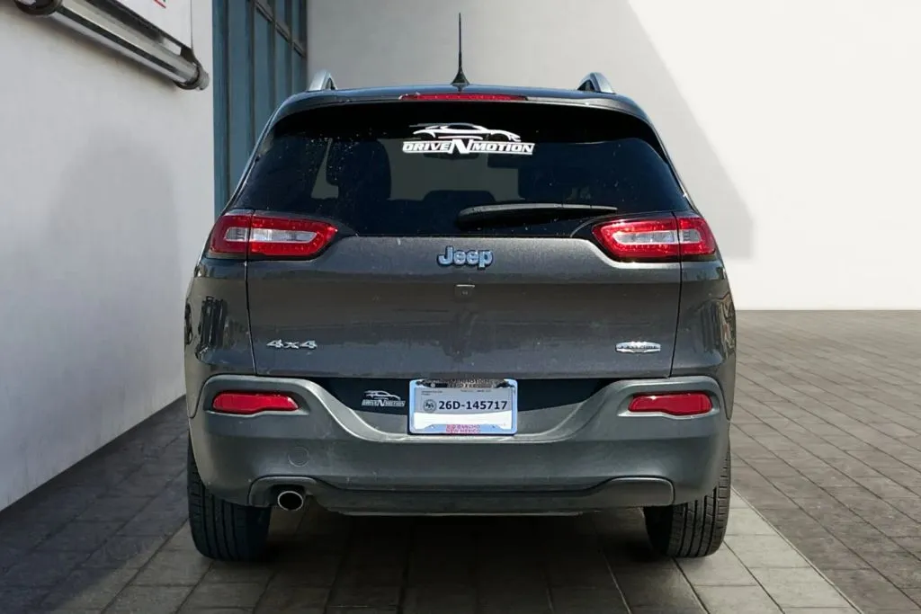 More photos of 2018 Jeep Cherokee Latitude Plus Sport Utility 4D at Drive N-Motion Rio Rancho, NM