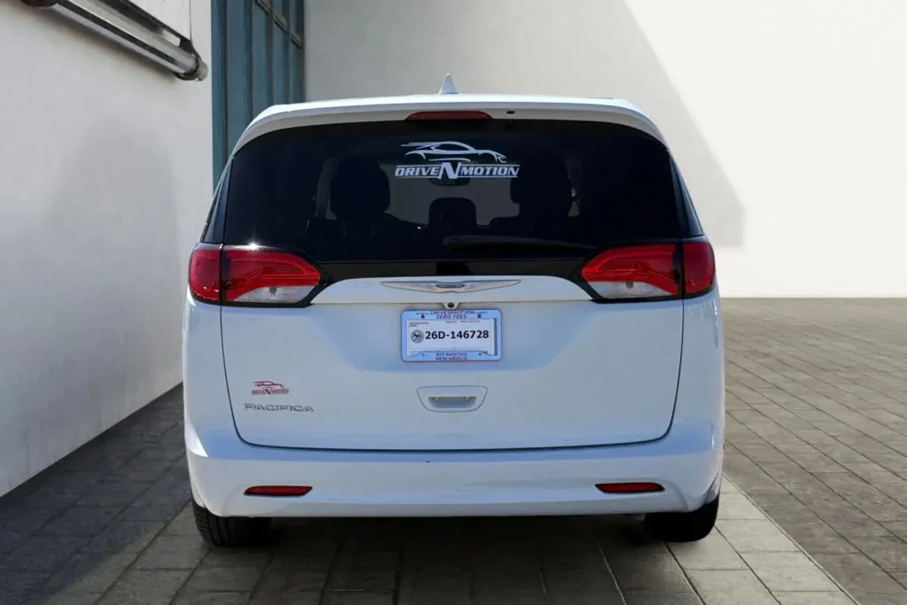 More photos of 2017 Chrysler Pacifica LX Minivan 4D at Drive N-Motion Rio Rancho, NM