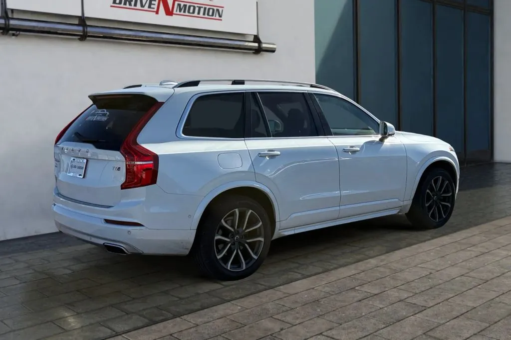 More photos of 2018 Volvo XC90 T6 Momentum Sport Utility 4D at Drive N-Motion Rio Rancho, NM