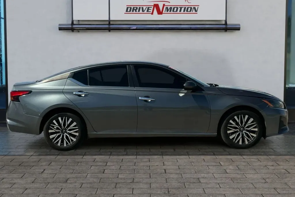 Another view of 2023 Nissan Altima 2.5 SV Sedan 4D for sale in Rio Rancho, NM at Drive N-Motion Rio Rancho