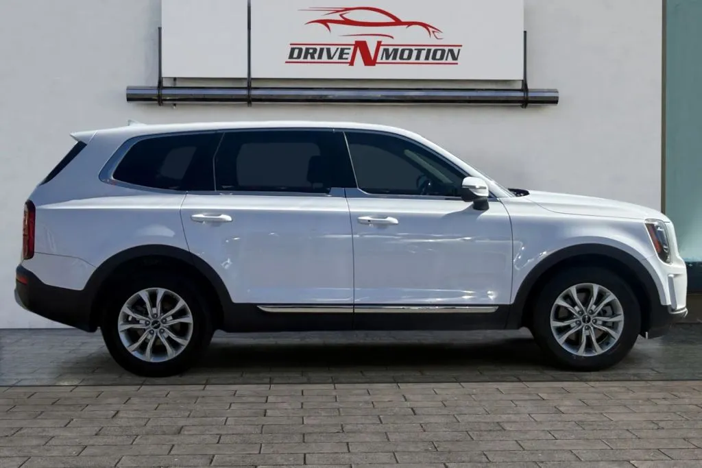 Another view of 2022 Kia Telluride LX Sport Utility 4D for sale in Rio Rancho, NM at Drive N-Motion Rio Rancho