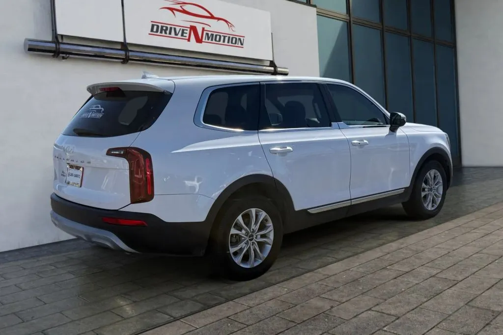 More photos of 2022 Kia Telluride LX Sport Utility 4D at Drive N-Motion Rio Rancho, NM