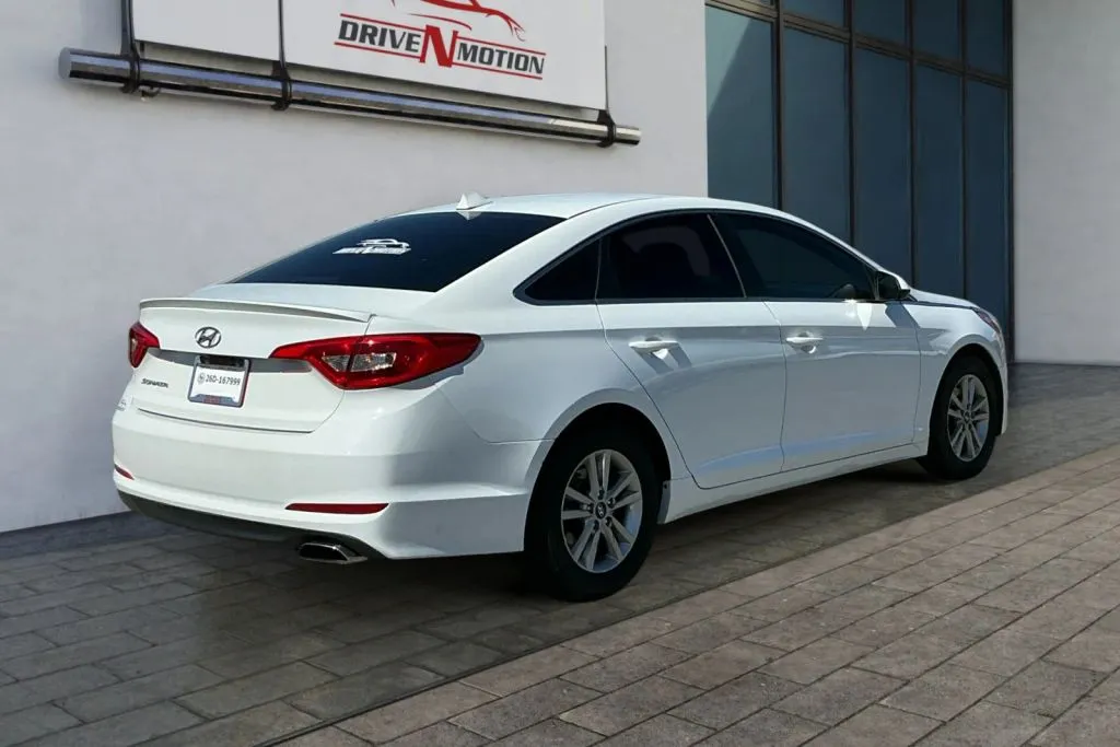 More photos of 2016 Hyundai Sonata SE Sedan 4D at Drive N-Motion Rio Rancho, NM