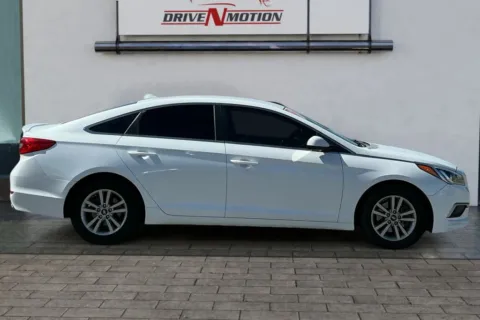 Another view of 2016 Hyundai Sonata SE Sedan 4D for sale in Rio Rancho, NM at Drive N-Motion Rio Rancho