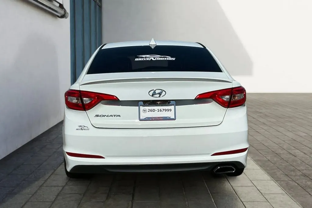 More photos of 2016 Hyundai Sonata SE Sedan 4D at Drive N-Motion Rio Rancho, NM