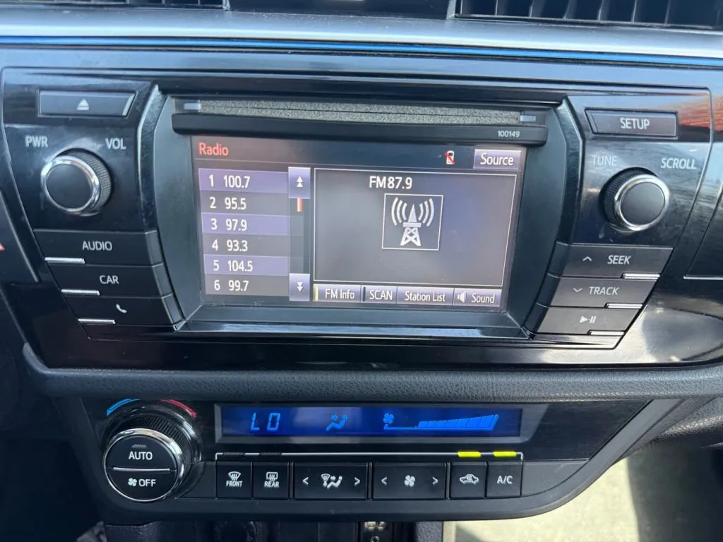 2015 Toyota Corolla S Plus - Photo 31