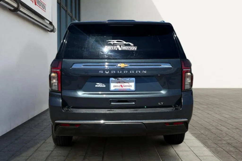 More photos of 2021 Chevrolet Suburban LT Sport Utility 4D at Drive N-Motion Rio Rancho, NM