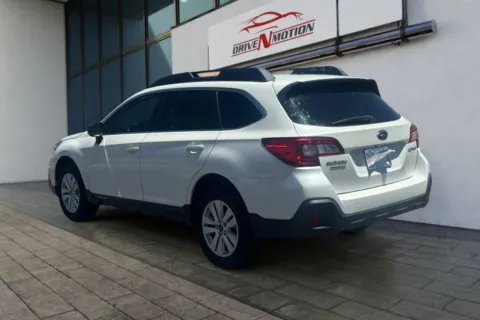 More photos of 2019 Subaru Outback 2.5i Wagon 4D at Drive N-Motion Rio Rancho, NM