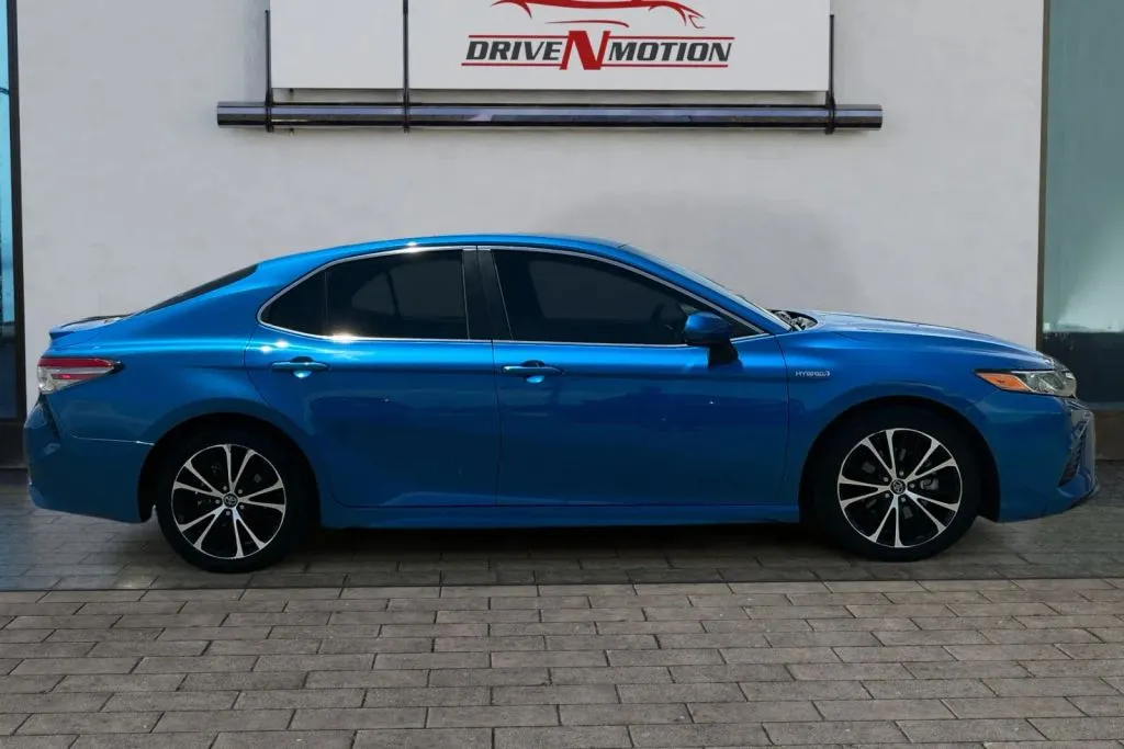 Another view of 2018 Toyota Camry Hybrid SE Sedan 4D for sale in Rio Rancho, NM at Drive N-Motion Rio Rancho