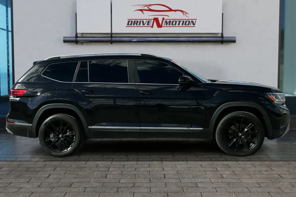 Another view of 2021 Volkswagen Atlas SEL 4Motion Sport Utility 4D for sale in Rio Rancho, NM at Drive N-Motion Rio Rancho