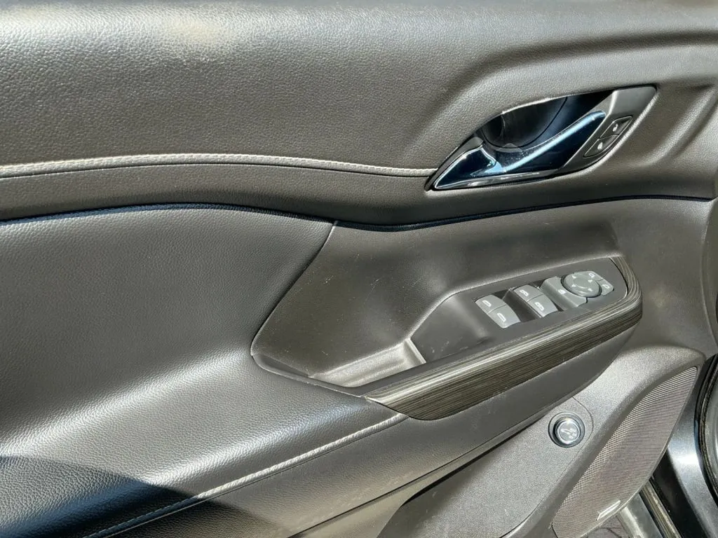 GMC Acadia photo 11