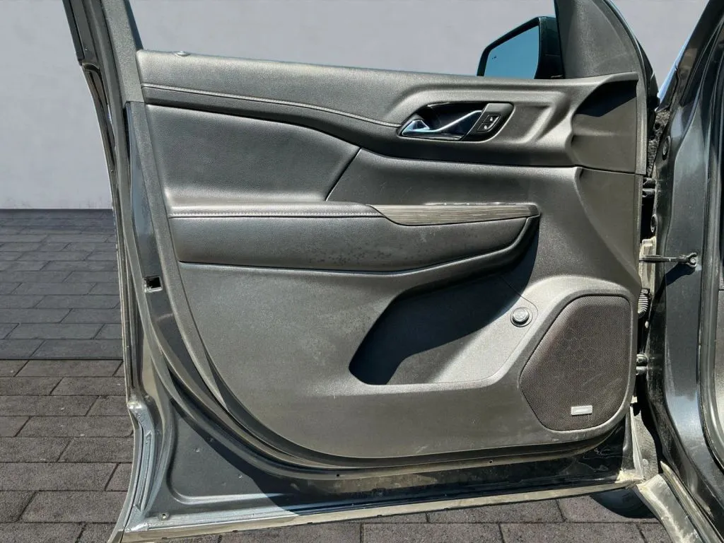 GMC Acadia photo 10