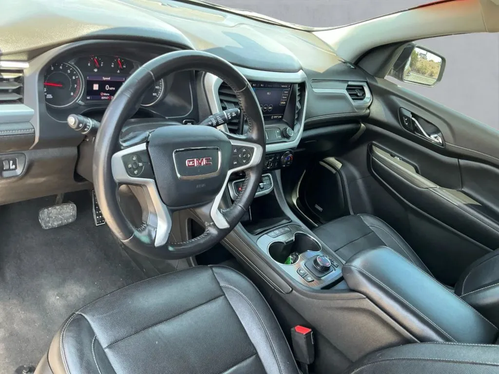 GMC Acadia photo 13