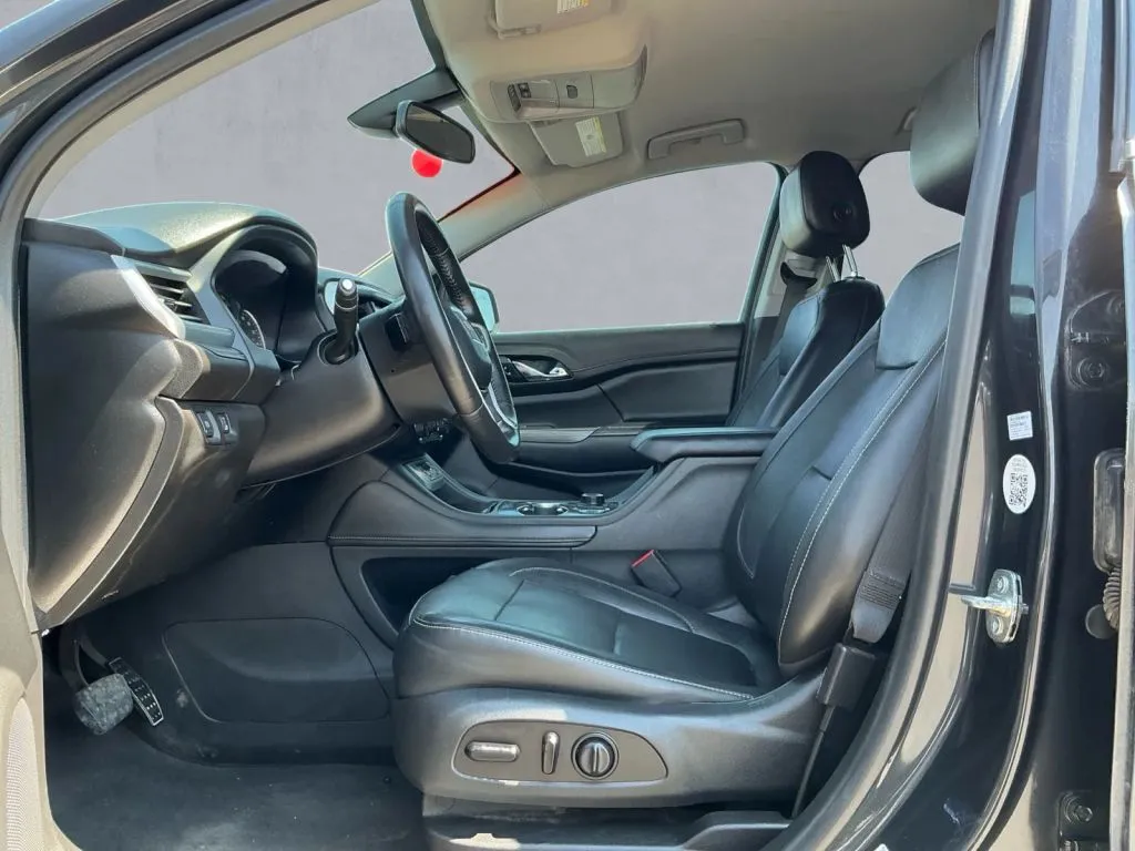 GMC Acadia photo 12