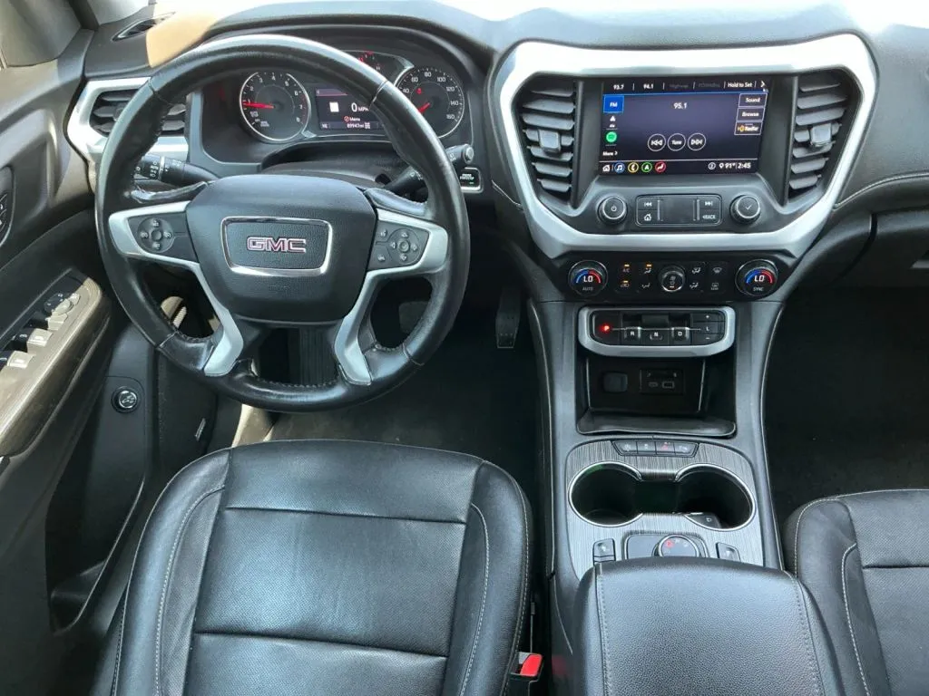 GMC Acadia photo 16