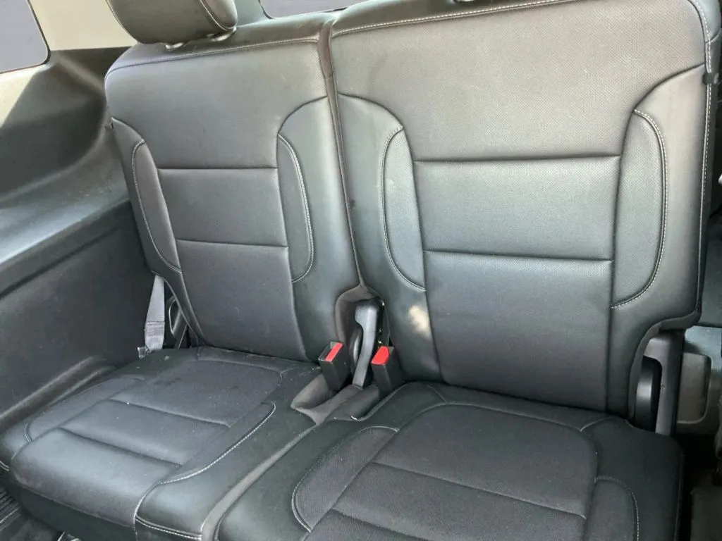 GMC Acadia photo 17