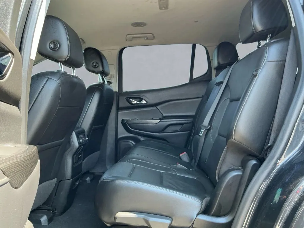 GMC Acadia photo 14