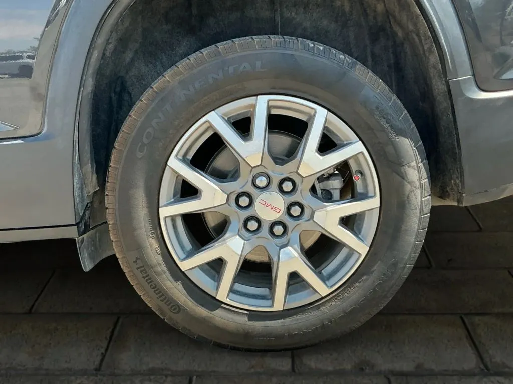 GMC Acadia photo 18