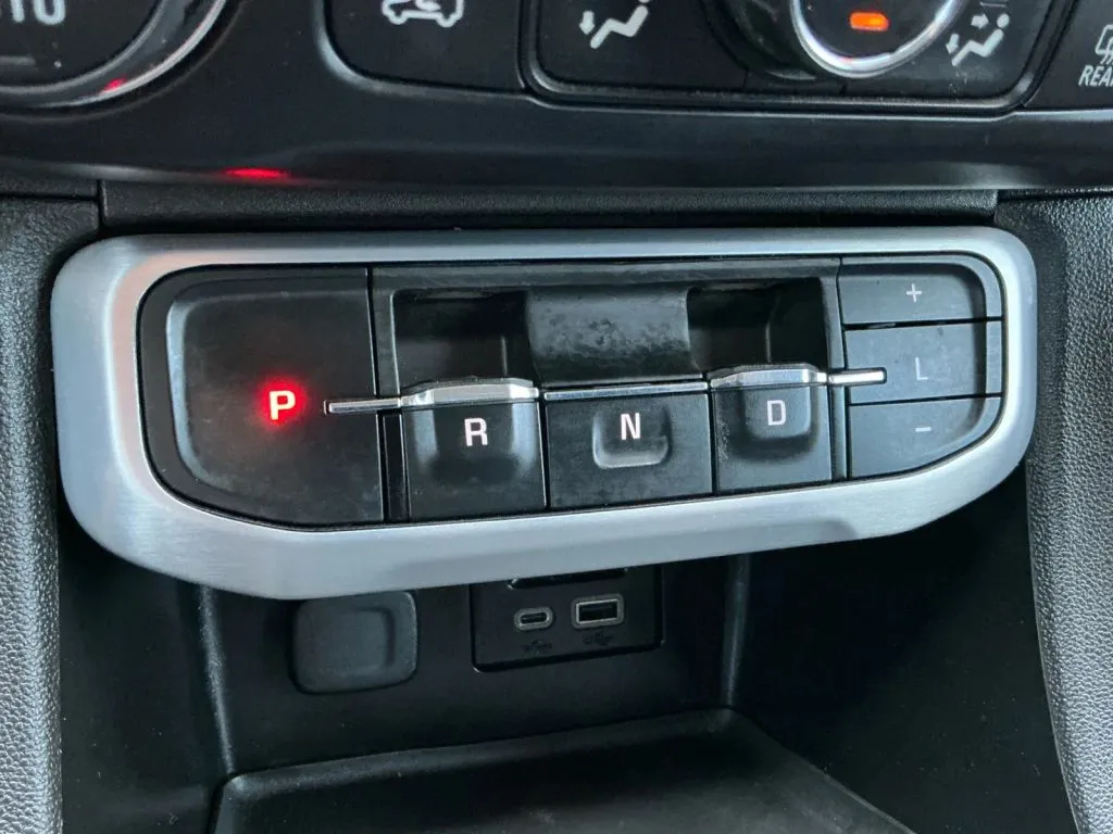 GMC Acadia photo 35