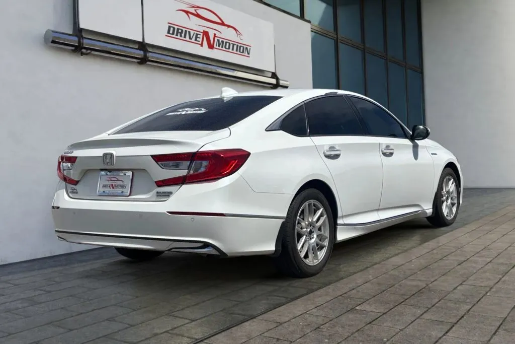 More photos of 2020 Honda Accord Hybrid Touring Sedan 4D at Drive N-Motion Rio Rancho, NM