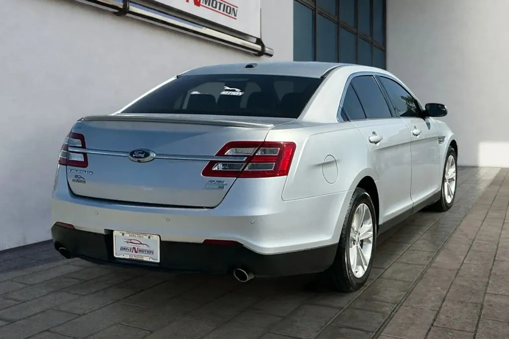 More photos of 2018 Ford Taurus SEL Sedan 4D at Drive N-Motion Rio Rancho, NM