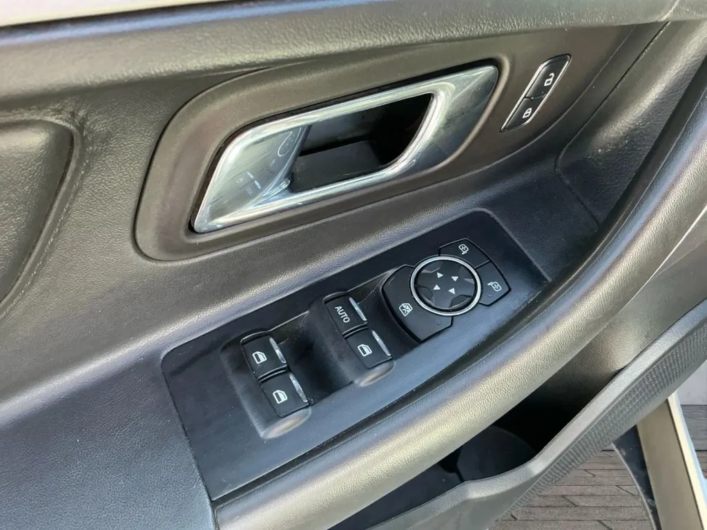 Ford Taurus photo 11