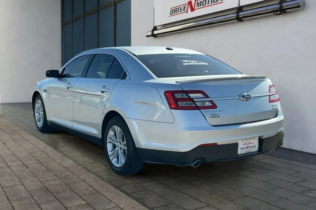 Ford Taurus photo 6