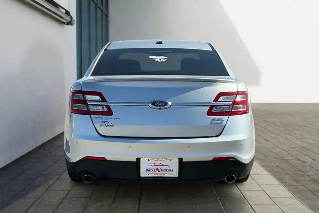 More photos of 2018 Ford Taurus SEL Sedan 4D at Drive N-Motion Rio Rancho, NM