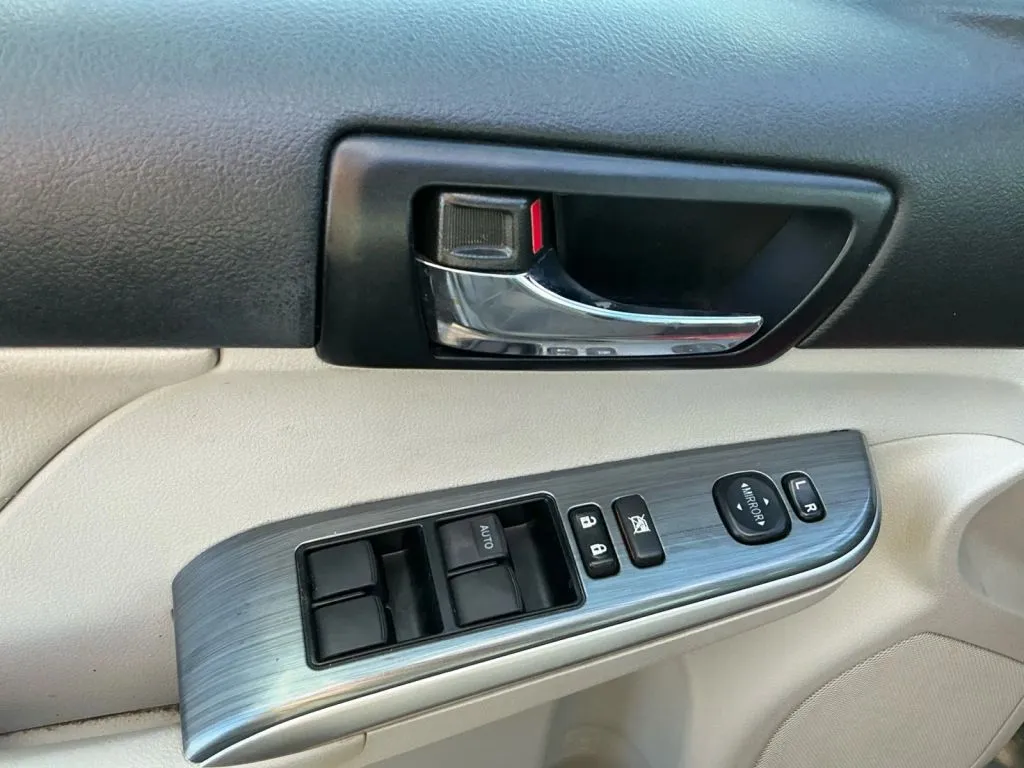 Toyota Camry photo 10
