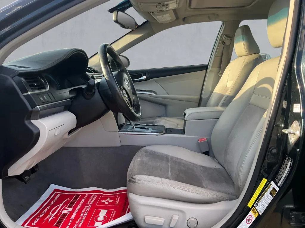 Toyota Camry photo 11
