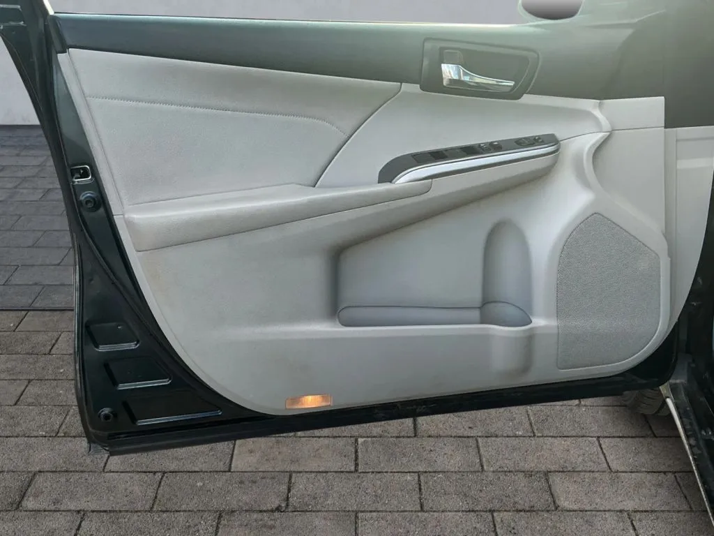 Toyota Camry photo 8