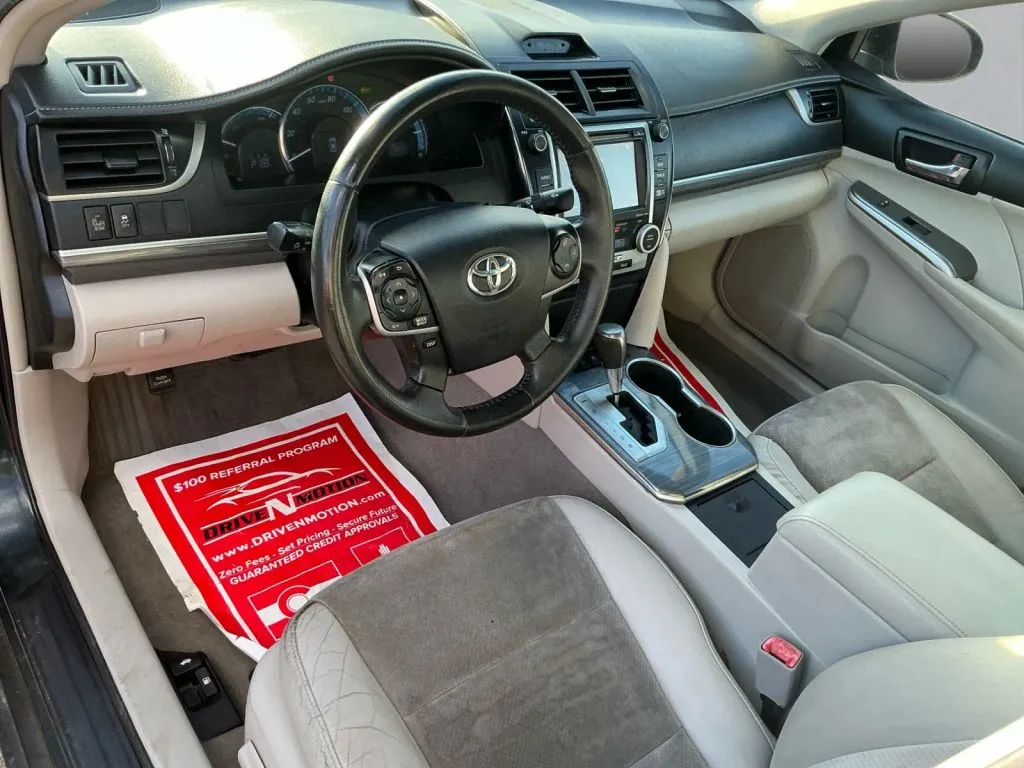 Toyota Camry photo 12