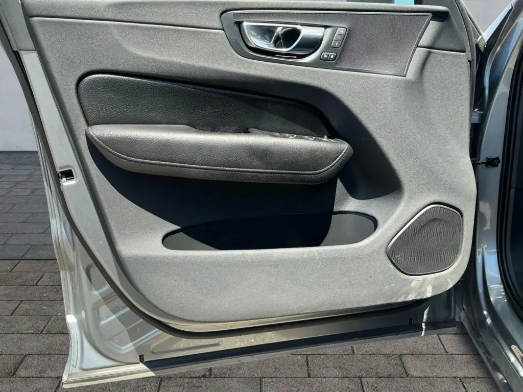 Volvo XC60 photo 9