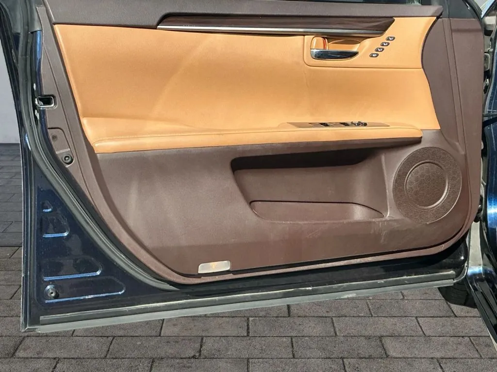 Lexus ES photo 10