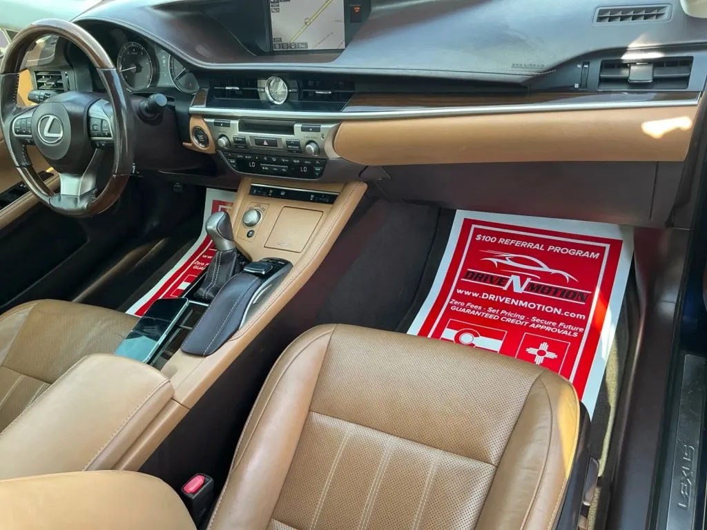 Lexus ES photo 21