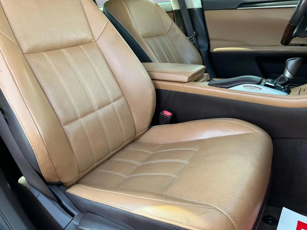 Lexus ES photo 23