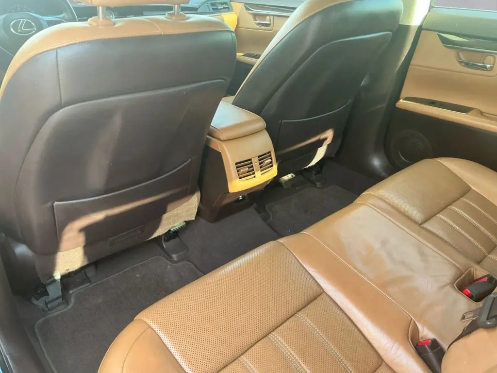 Lexus ES photo 17